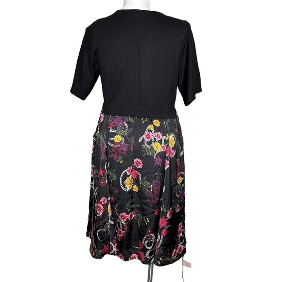 Torrid black floral snake knit skater dress NWT 2X - Picture 2 of 8